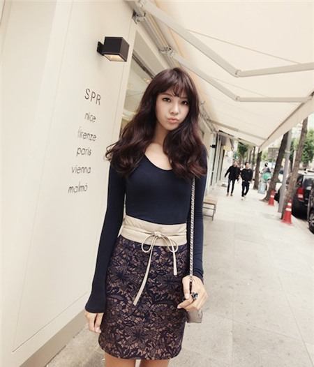 Thêm bắt mắt chốn công sở cùng chân váy họa tiết 11