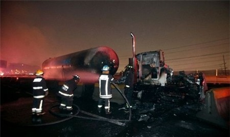 Nổ xe bồn kinh hoàng ở Mexico, hàng chục người chết