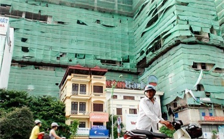 “Bão” giảm giá bất động sản vẫn chưa ngừng