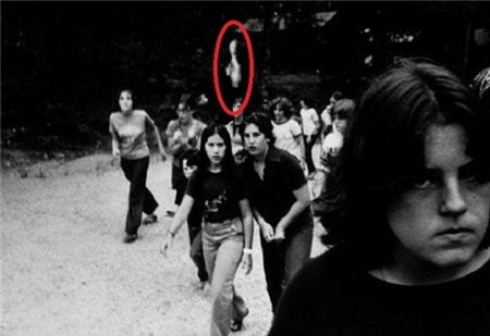 Những câu chuyện chưa khép lại về