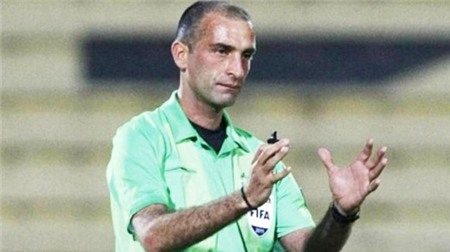 Vũ khí tình dục của các ông trùm cá độ: Cầu thủ thứ 23 trên sân - 