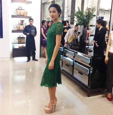 Hà Tăng xa rồi thời xài hàng nhái!, Thời trang, tang thanh ha hang hieu, tang thanh ha vay nhai, tang thanh ha hang nhai, vay nhai, hang hieu, ngoi sao hang hieu, sao viet hang nhai, thoi trang