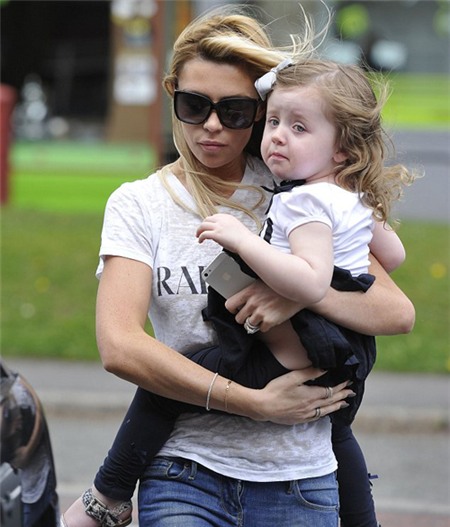 Tuần trước, hai mẹ con cũng rủ nhau xuống phố.