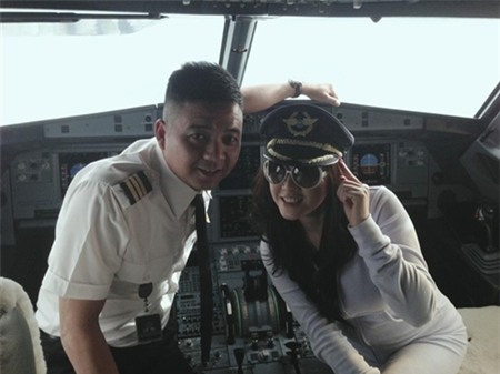 Lý Nhã Kỳ; máy bay; buồng lái
