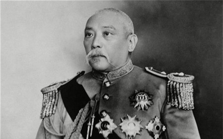 Tướng Viên Thế Khải đóng vai trò quan trọng trong việc buộc Phổ Nghi thoái vị.