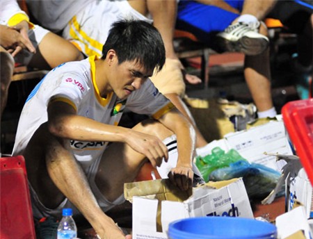 Công Vinh vẫn tịt ngòi và tụt dần lại trên bảng danh sách Vua phá lưới mùa này.