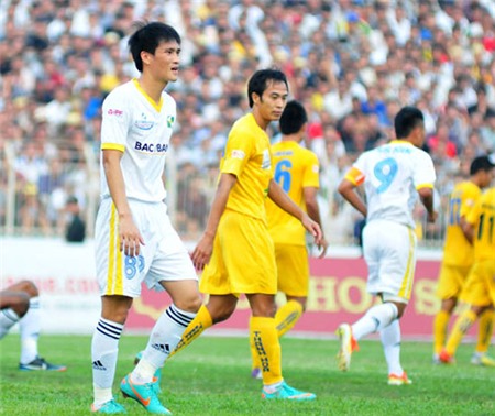 Tiền đạo áo số 89 gần như mất tích cả trận đấu.