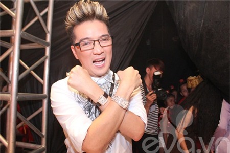 Mr Đàm khoe một lúc hai đồng hồ tiền tỷ - 4