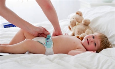 Trẻ bị hăm tã