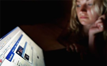 Facebook, mạng xã hội, tình cũ