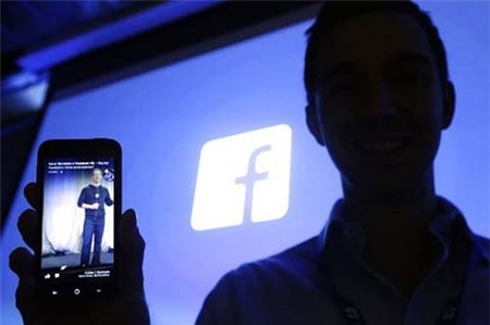 Facebook, điện thoại, HTC First, ngừng sản xuất, AT&T, ra mắt, tiêu thụ