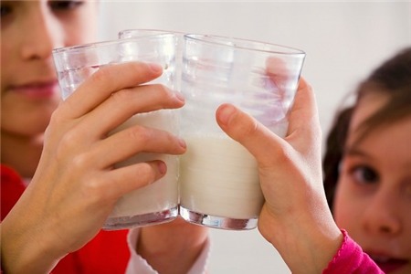 Sai lầm khi bổ sung canxi khiến trẻ bị táo bón 1