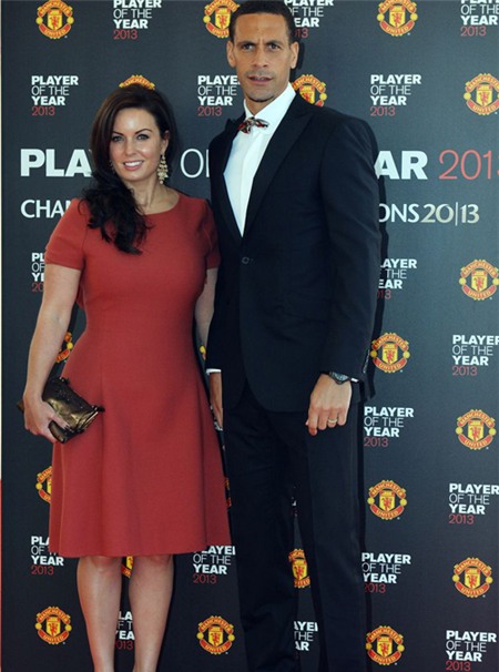 Sau màn diễu hành mừng ngôi vô địch, các cầu thủ và ban huấn luyện MU lại hân hoan tổ chức buổi lễ tổng kết mùa giải thường niên vào tối qua.