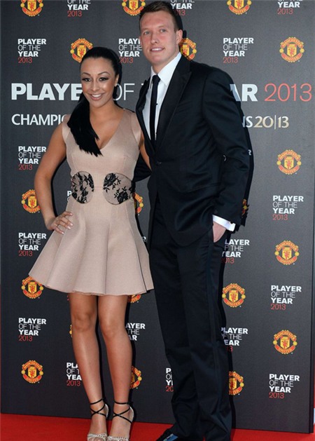 Phil Jones và bạn gái Kaya Hall.