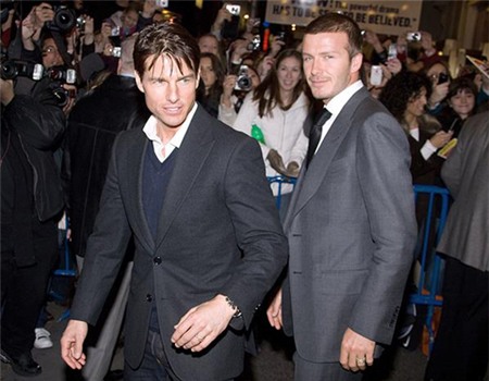 Không chỉ dính tin đồn tình ái với các cô gái, cựu thủ quân tuyển Anh còn bị đồn có quan hệ đồng tính với tài tử Tom Cruise.