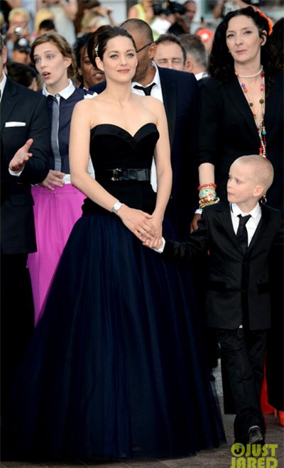 Marion Cotillard arrives at the Rust & Bone (De Rouille et D’os) premiere during the 2012 Cannes Film Festival on Thursday (May 17) at Palais des Festivals in Cannes, France. wearing a Dior dress with Chopard jewelry.