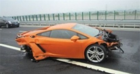 Phóng viên ôtô gây tai nạn với xe Lamborghini Gallardo