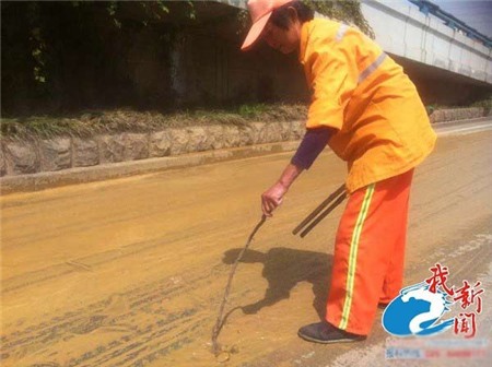 Đám bọt mùi hôi thối gây hoang mang ở Trung Quốc, Phi thường - kỳ quặc, chuyen la trung quoc, dam bot, Chuyen la, chuyện lạ, chuyenla, chuyen la co that, chuyen la kho tin