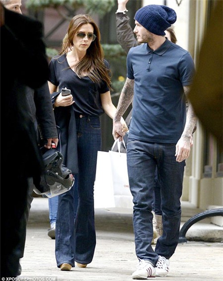 Vic mỉm cười sau tuyên bố giải nghệ của chồng - 3