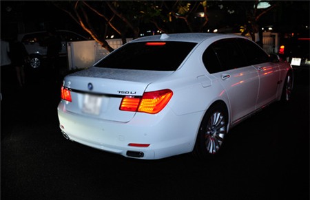 NgocTrinh_xeBMW5.jpg