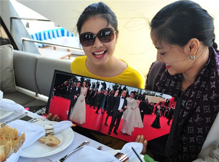 Vân Trang rạng ngời khoe ảnh cô sánh vai đạo diễn Lưu Trọng Ninh tại Liên hoan Phim lớn nhất hành tinh.