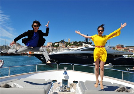 Vân Trang và Khương Ngọc thích thú khi được