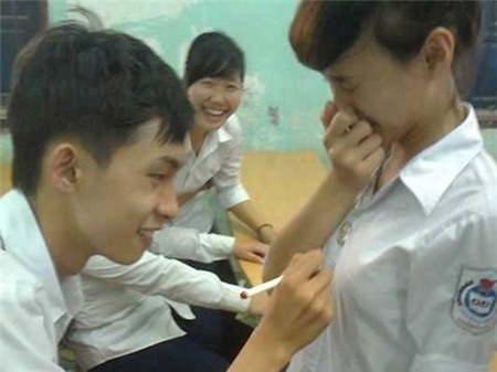 ... hay những dòng lưu bút được ghi lên chỗ độc đáo...