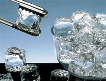 Những lợi ích bất ngờ của nước đá ít người biết 1