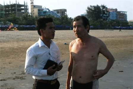 Ông Nguyễn Khắc Y, du khách đến từ Hà Nội trao đổi với phóng viên.