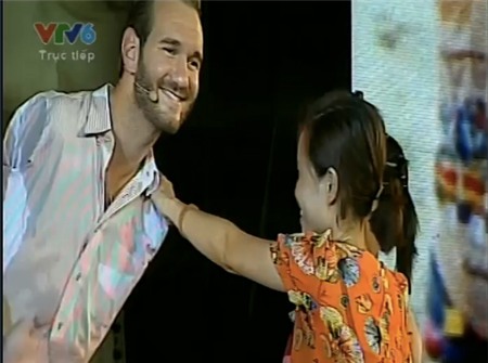 Cuộc gặp gỡ kì diệu giữa Nick Vujicic và cô bé không tay không chân 19