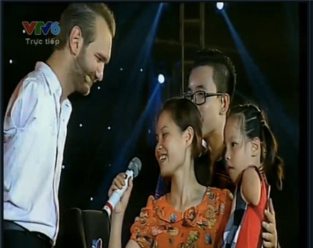 Cuộc gặp gỡ kì diệu giữa Nick Vujicic và cô bé không tay không chân 20