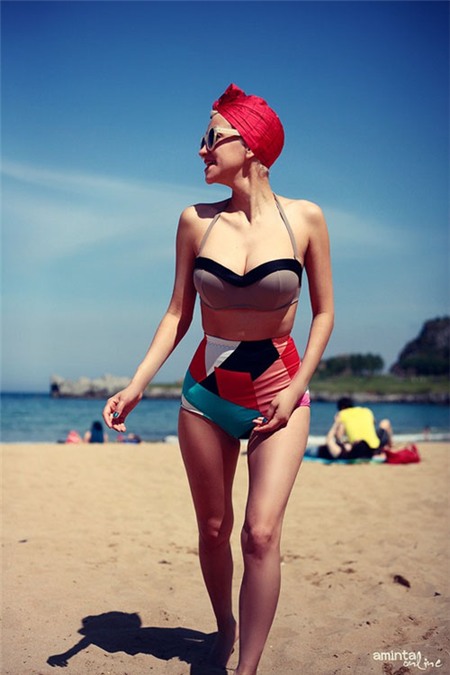 Hi Eva: Biển xanh, nắng vàng và bikini - 1