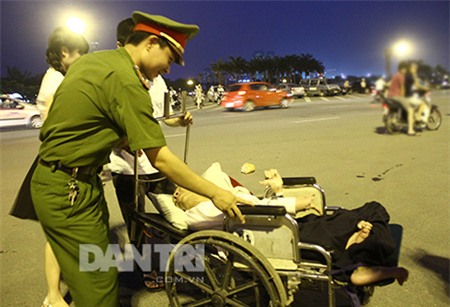 Hoài Anh Mango, một trong những hot girl Hà thành cũng có mặt tại SVĐ Mỹ Đình