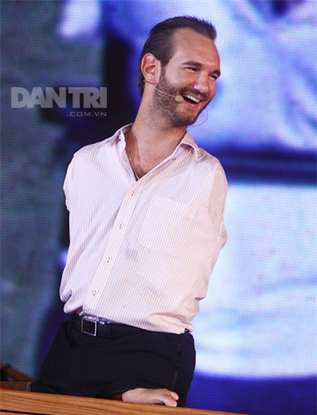 Nụ cười thân thiện, sáng ngời niềm hy vọng và sự tự tin luôn là thương hiệu của Nick Vujicic