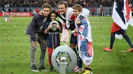 Cậu cả nhà Becks gia nhập học viện QPR