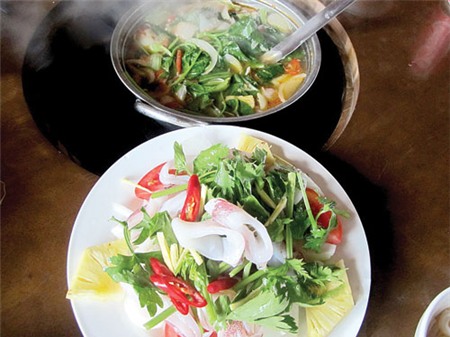 “Đo bụng” với lẩu mực Đại Lãnh 1