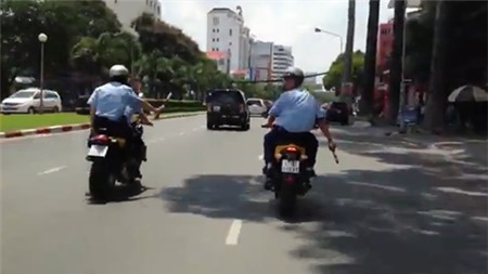 Dấu hiệu sai phạm trong việc đón Nick Vujicic