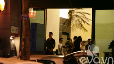 Bắt gặp Hương Tràm tình tứ cùng bạn trai mới - 4