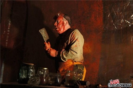 Rùng rợn trò chơi thây ma đuổi bắt người 5