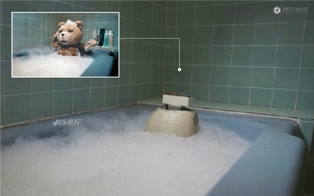 Phiên bản cắt thô của chú gấu trong phim "Ted" khiến không ít khán giả bật cười.