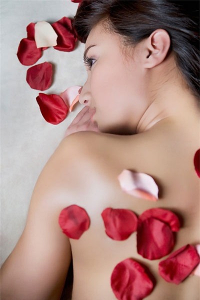 Nước hoa hồng: bạn thân của nhan sắc, Làm đẹp, nuoc hoa hong dep da, cham soc da bang nuoc hoa hong, nuoc hoa hong, da dep, toc dep, tu che nuoc hoa hong, lam dep