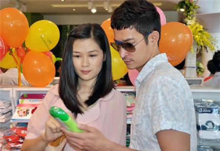 Tôi buồn khi là “vợ mới Huy Khánh”, Phim, mac anh thu, huy khanh, con gai, be cat, ngoi sao, bao ngoi sao, giai tri, showbiz, showbiz viet, sao viet, dien vien, phim, phim hay, phim hay nhat, phim moi, xem phim, phim moi 2013, bao, vn