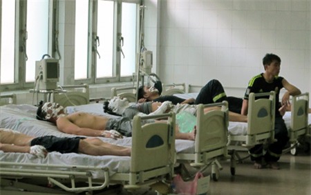 Các bệnh nhân sơ cứu tại Bệnh viện 108.