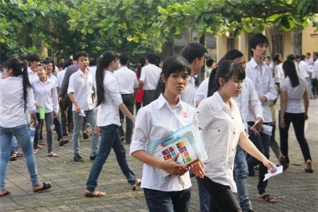 Kết thúc ngày thi thứ hai trên địa bàn tỉnh Hà Nam có 9 thí sinh bỏ thi. (Ảnh: Đức Văn)