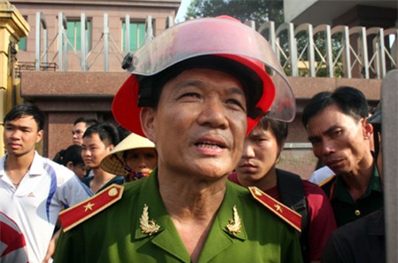 Một số người dân bị bỏng nhẹ.