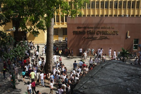 Bác sĩ, bệnh nhân trong Bệnh viện 108 được phen toát mồ hôi hột