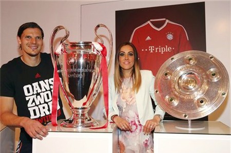 Van Buyten và bà xã Celine.