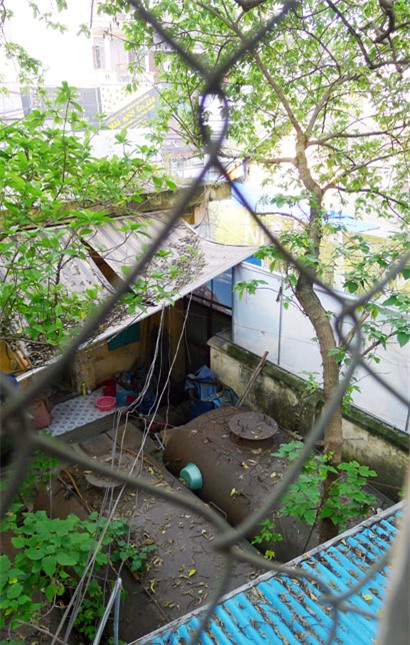 Hơn thế nữa, còn quy tụ cả những ngành nghề kinh doanh dễ... bén lửa.