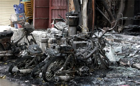 Nhiều nghi vấn cho rằng bếp than tổ ong là nguồn phát lửa.