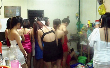 Bên trong những tiệm hớt tóc không dao kéo, An ninh Xã hội, te nan mai dam, gai dung duong, gai goi, gai ban hoa, tu ong, tu ba, moi gioi mai dam, mai dam o sai gon, mai dam o quan binh thanh, bao, bao cong an, bao an ninh, vn